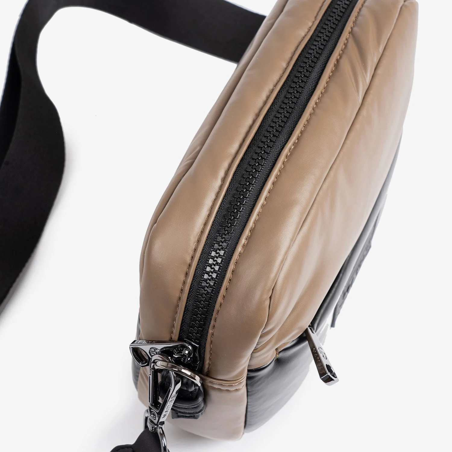 Bolso bandolera, Serie velside. 22x16x06 cm - Image 3