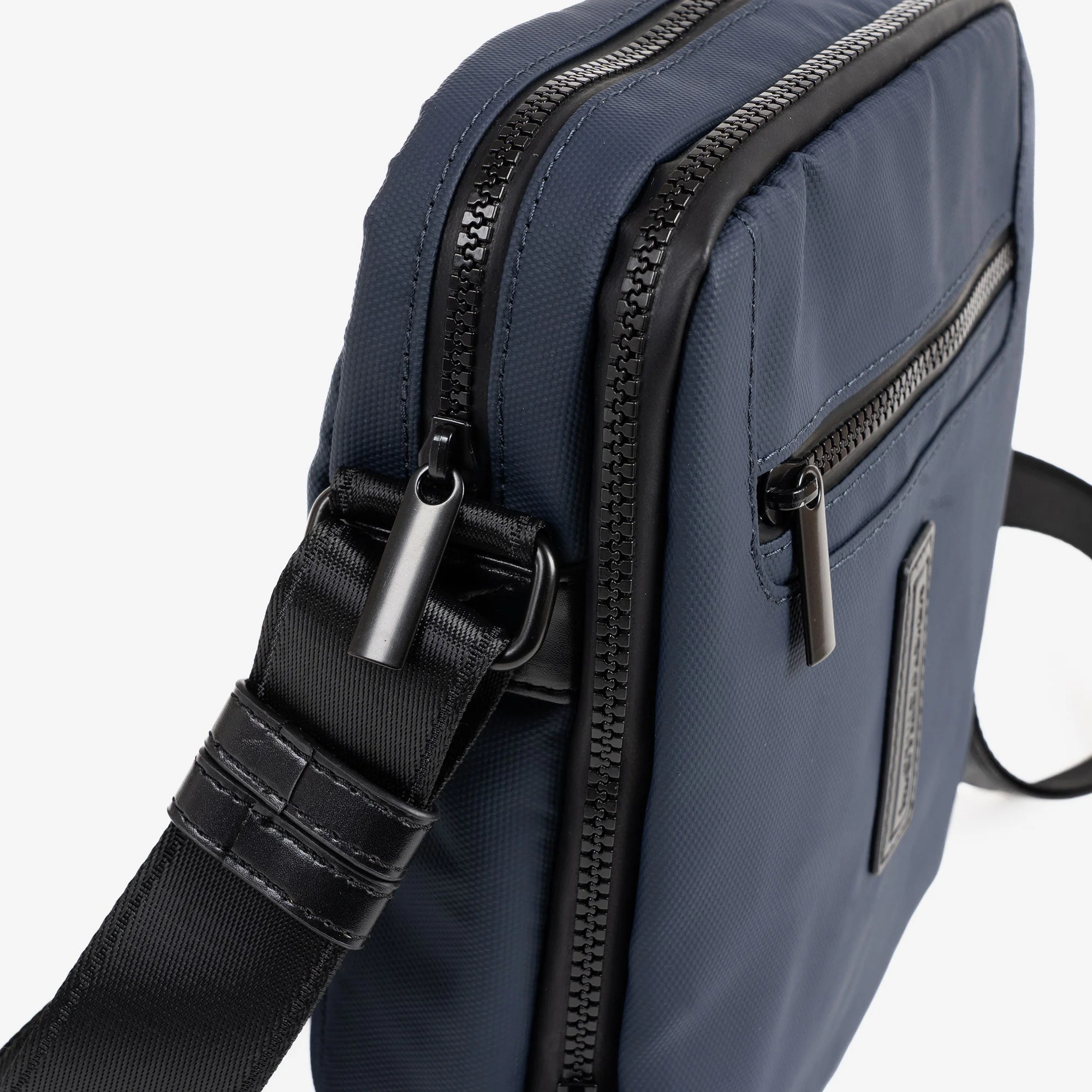 BOLSO BANDOLERA PARA HOMBRE, COLECCIÓN COATED NYLON. 19x24x07 cm - Image 5