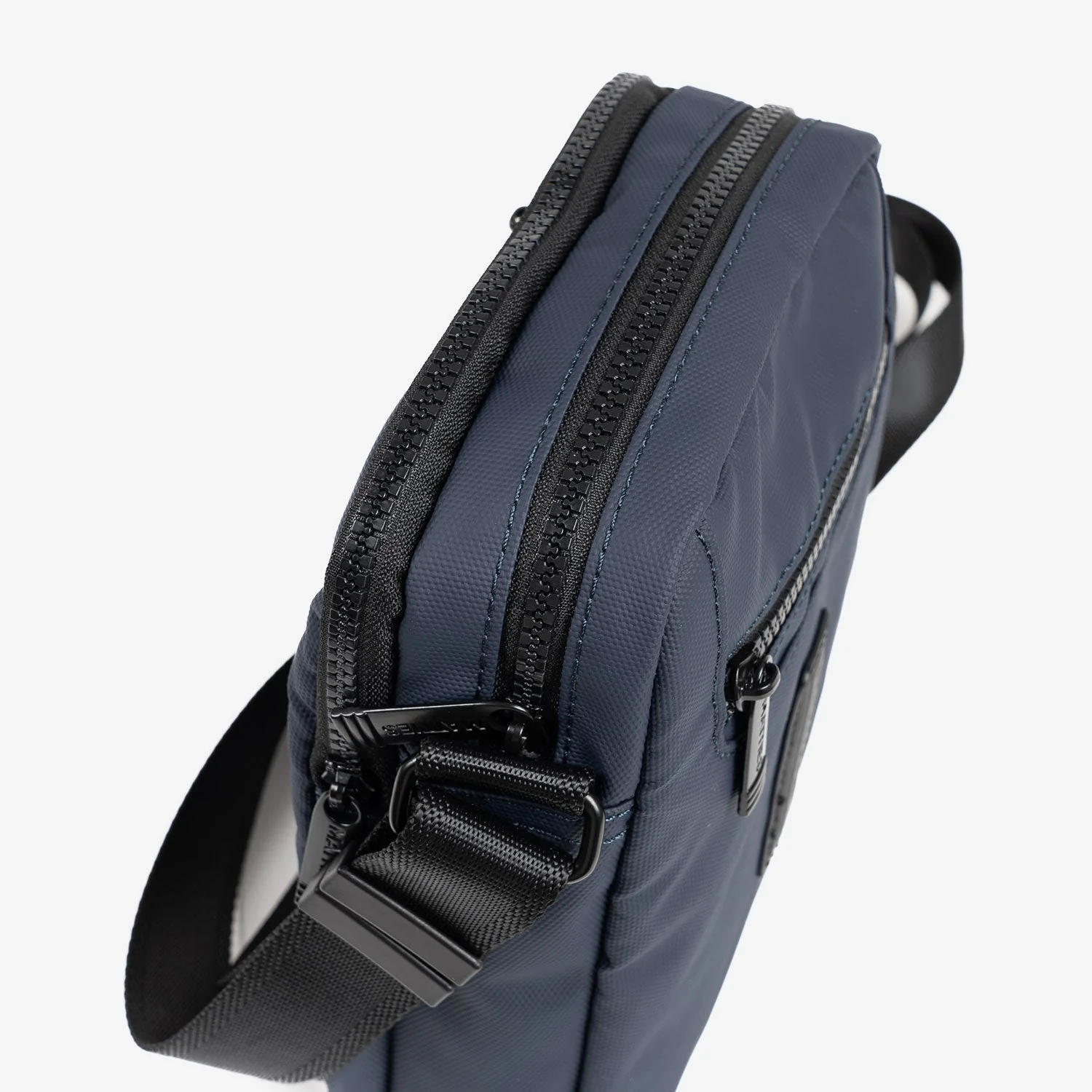 BOLSO BANDOLERA PARA HOMBRE, COLECCIÓN COATED NYLON. 17.5x22x07 cm - Image 5