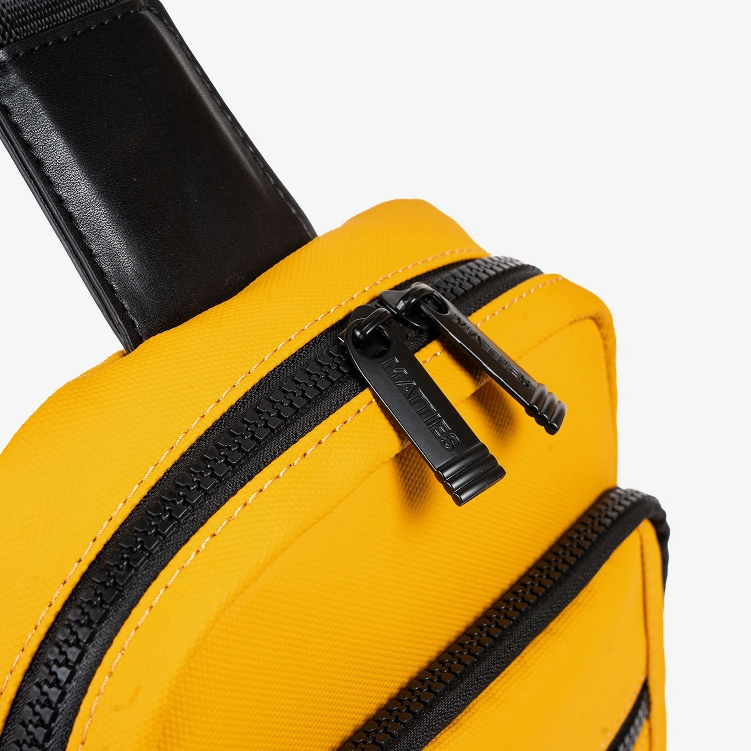 BOLSO BANDOLERA PARA HOMBRE, COLECCIÓN COATED NYLON. 19x27x7.5 cm - Image 9